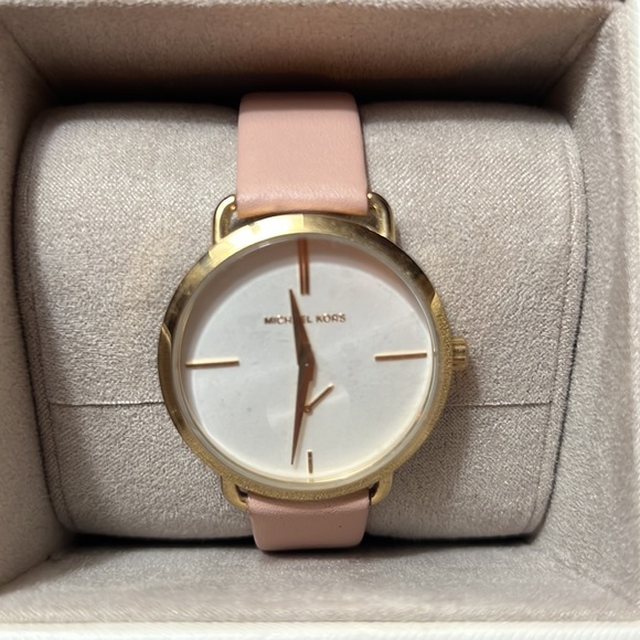 Michael Kors gold/pink band watch - Picture 3 of 3